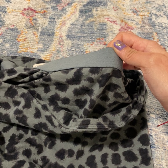 Green grayish strapless leopard top - Picture 6 of 6